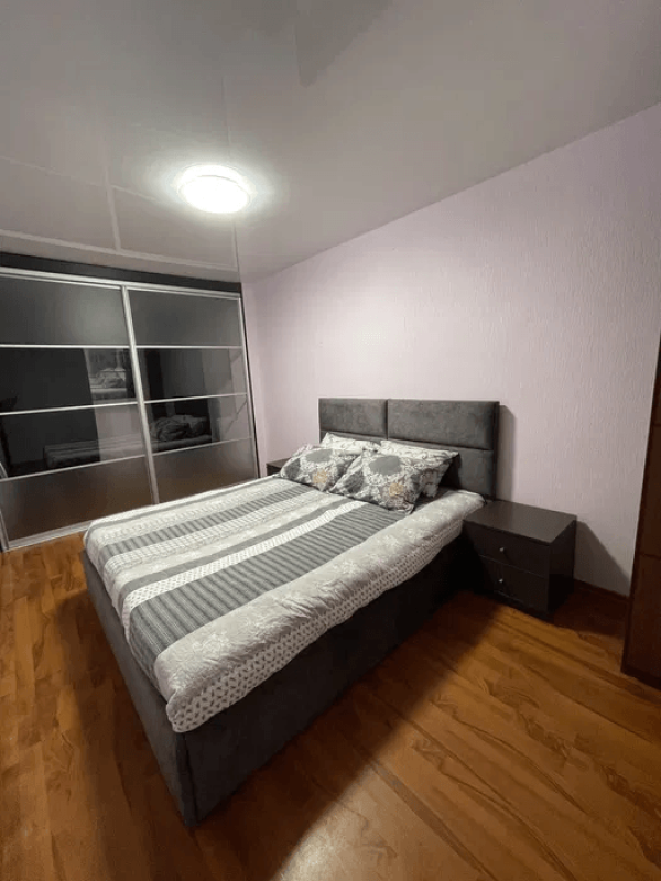 Long term rent 2 bedroom-(s) apartment Lesi Ukrainky Boulevard 3