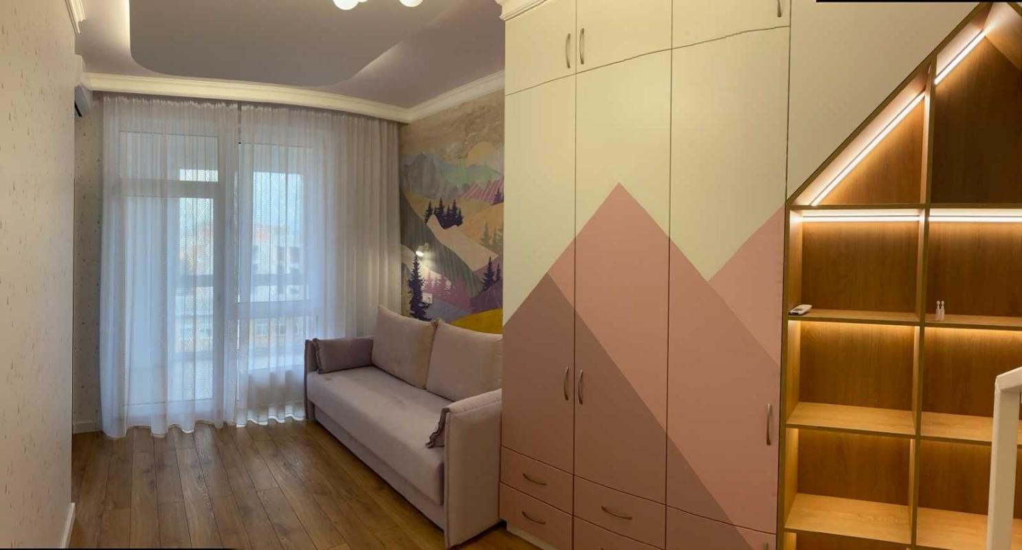 Long term rent 3 bedroom-(s) apartment Leiptsyhska Street 15б