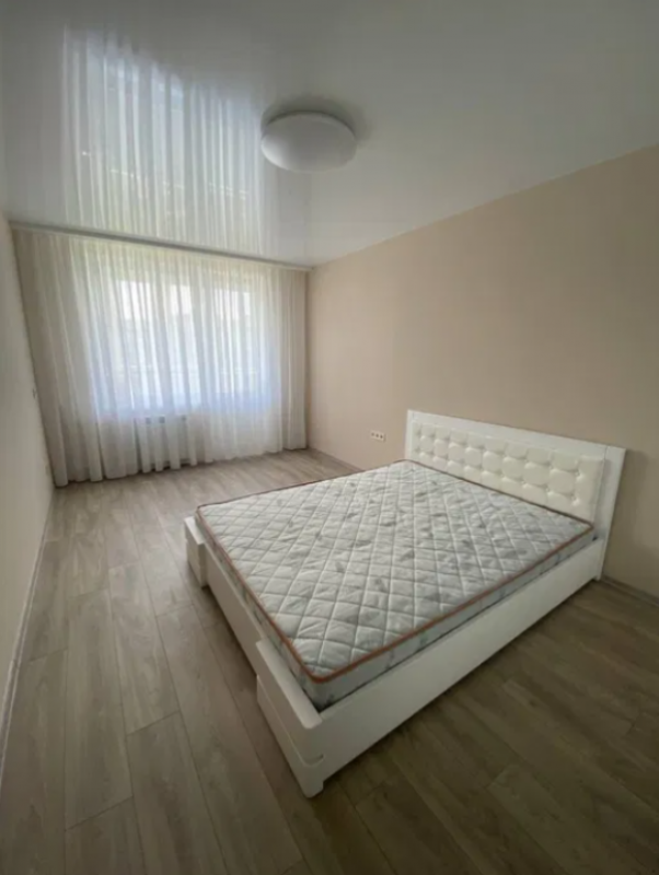 Long term rent 3 bedroom-(s) apartment Peremohy Avenue 72