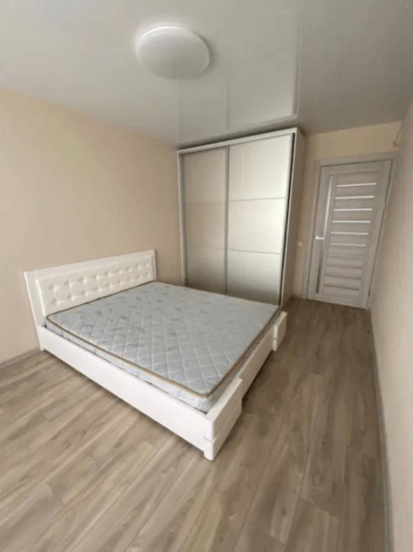 Long term rent 3 bedroom-(s) apartment Peremohy Avenue 72