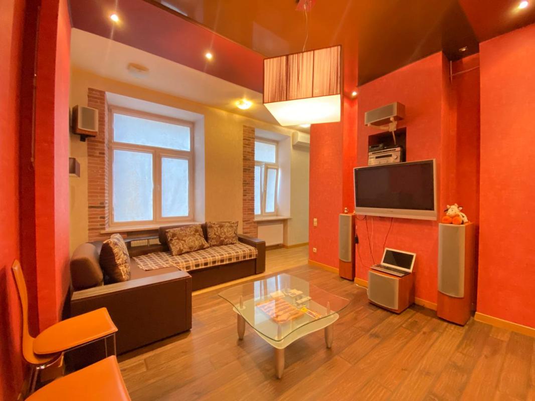Long term rent 3 bedroom-(s) apartment Hirshmana Street 17