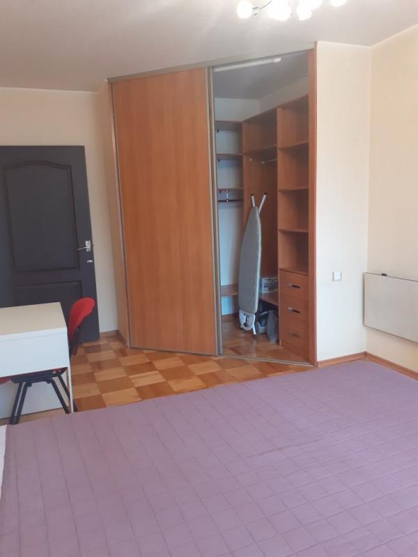 Продаж 3 кімнатної квартири 62 кв. м, Академіка Барабашова вул. 38