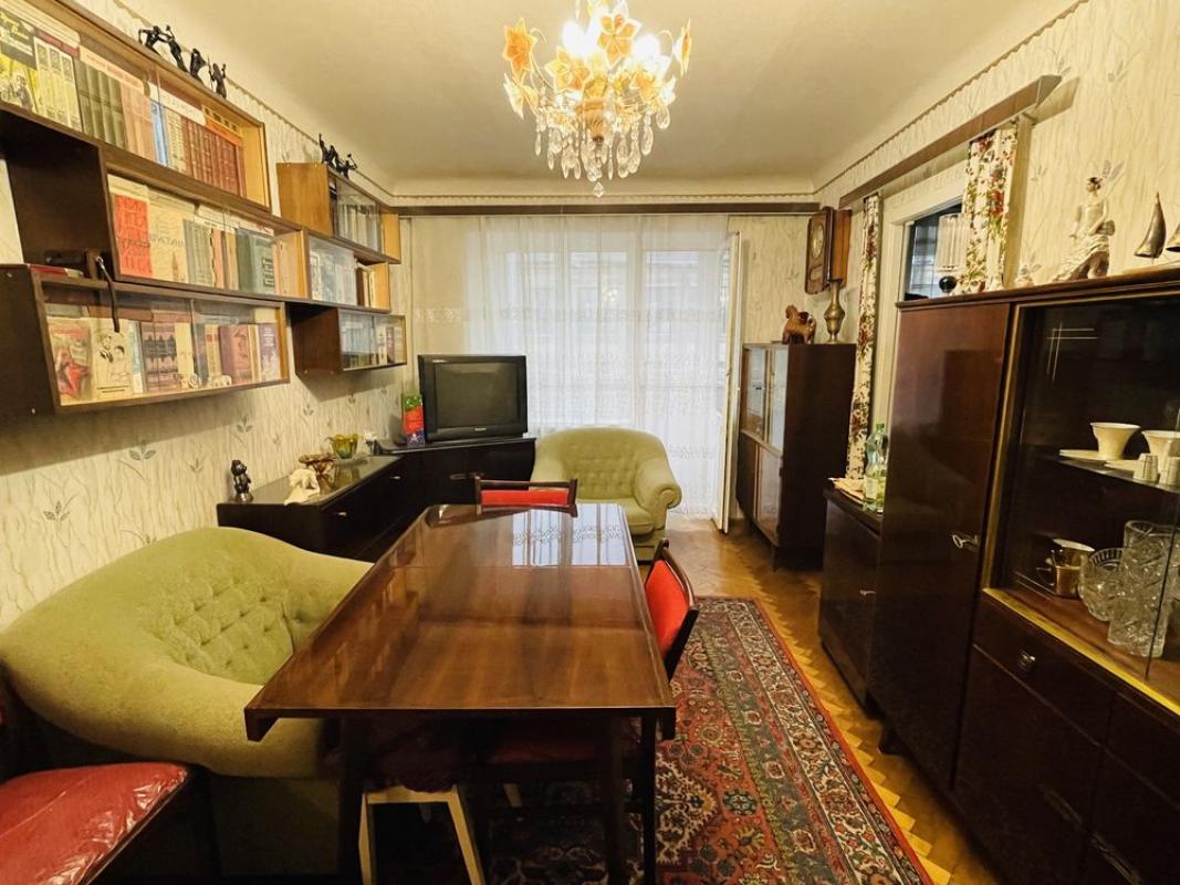 Sale 3 bedroom-(s) apartment 57 sq. m., Budivelnykiv Street 8