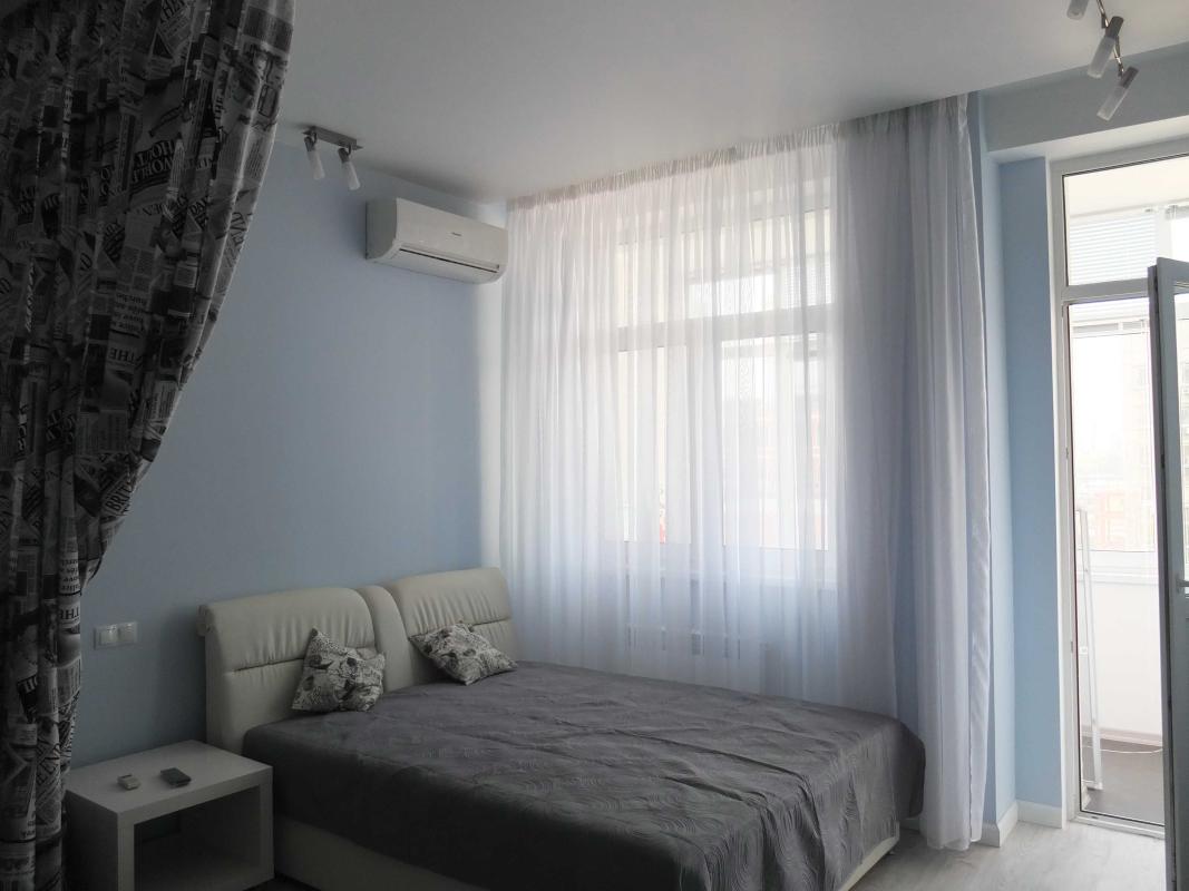 Long term rent 1 bedroom-(s) apartment Zhylianska Street 116а