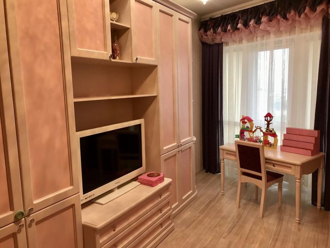 Long term rent 3 bedroom-(s) apartment Volodymyra Ivasiuka Avenue (Heroiv Stalinhrada Avenue) 6