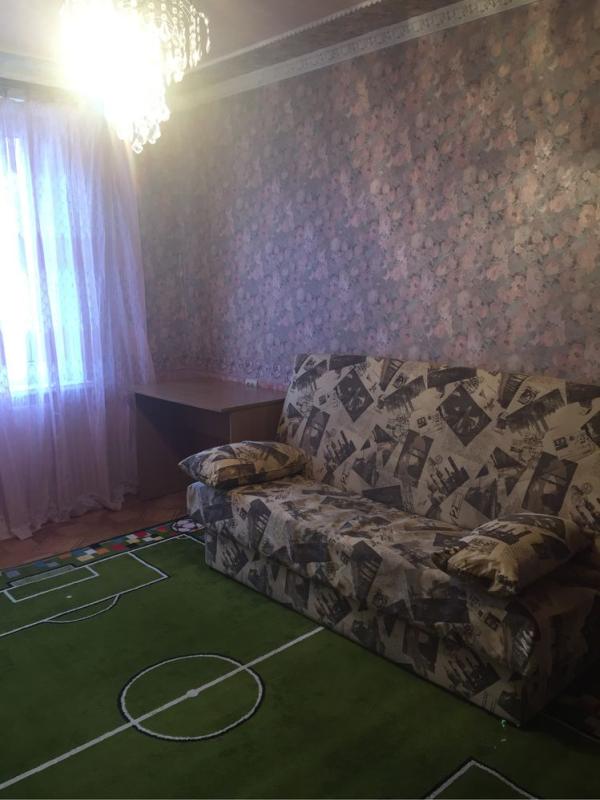 Long term rent 3 bedroom-(s) apartment Derevyanka Street 3б