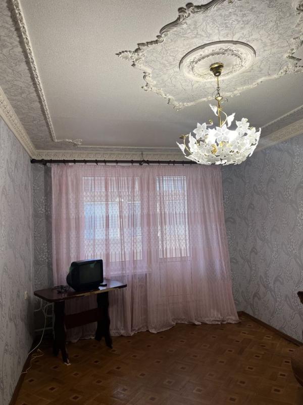 Long term rent 3 bedroom-(s) apartment Derevyanka Street 3б