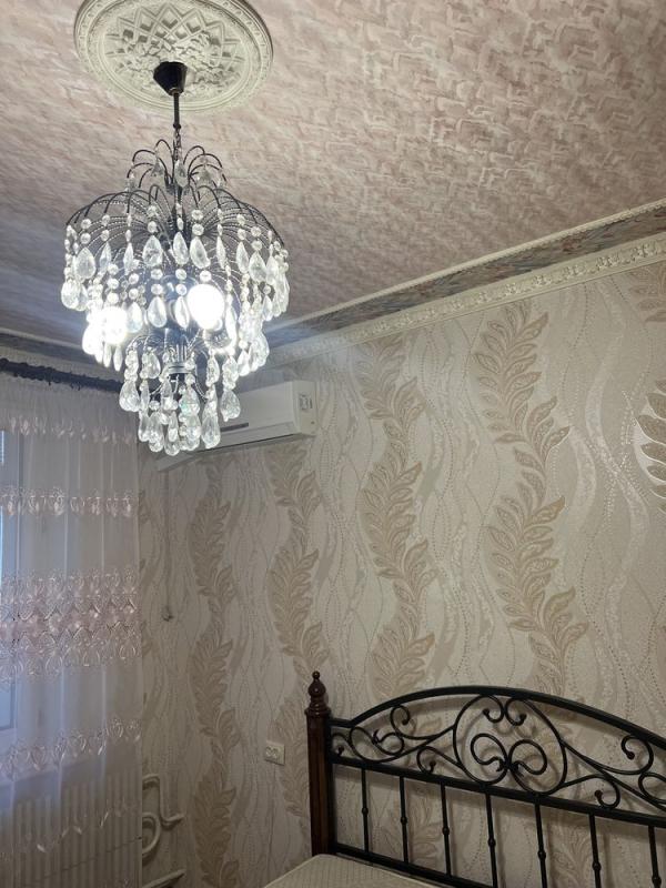 Long term rent 3 bedroom-(s) apartment Derevyanka Street 3б