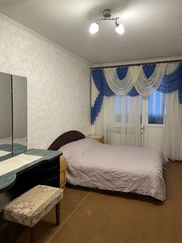 Long term rent 3 bedroom-(s) apartment Akademika Pavlova Street 140