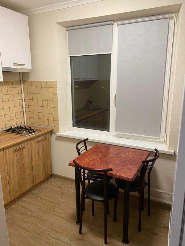 Продаж 2 кімнатної квартири 46 кв. м, Героїв Праці вул.