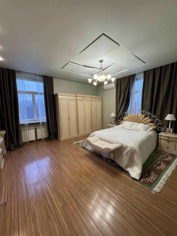 Продаж 3 кімнатної квартири 183 кв. м, Сумська вул. 128