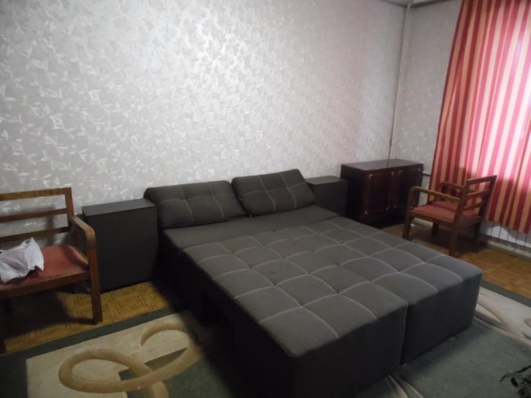Long term rent 3 bedroom-(s) apartment Iordanska street (Laiosha Havro Street) 9Д