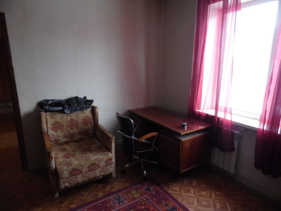 Long term rent 3 bedroom-(s) apartment Iordanska street (Laiosha Havro Street) 9Д