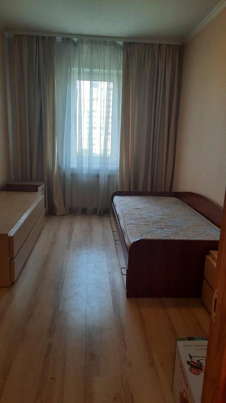 Long term rent 3 bedroom-(s) apartment Revutskoho Street 17б