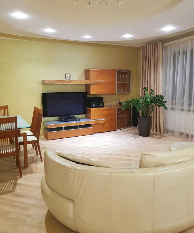 Продажа 3 комнатной квартиры 150 кв. м, Чернышевская ул. 30