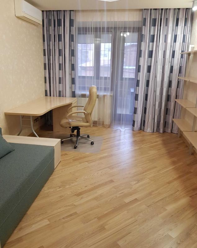Продаж 3 кімнатної квартири 150 кв. м, Чернишевська вул. 30