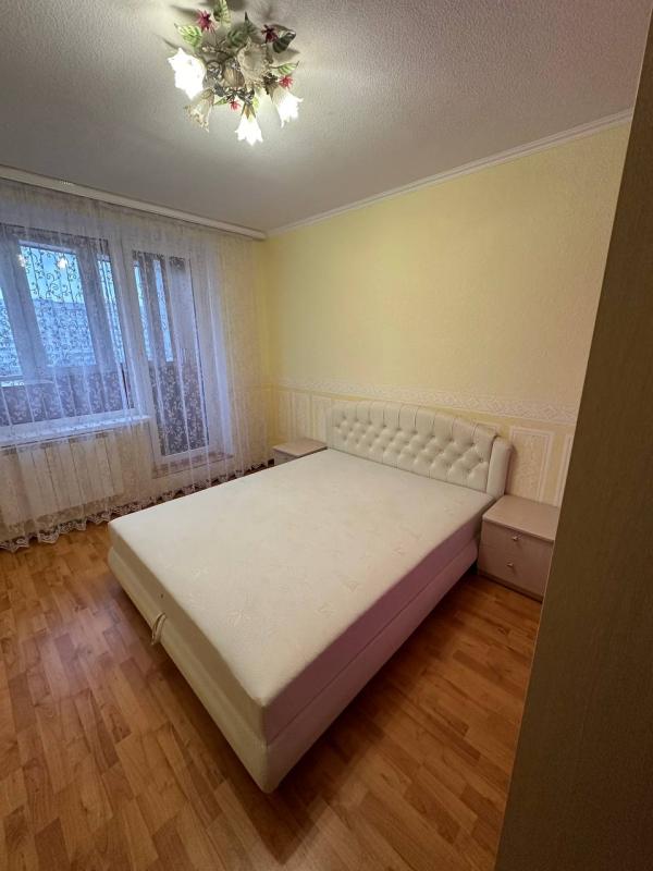 Long term rent 3 bedroom-(s) apartment Peremohy Avenue 70