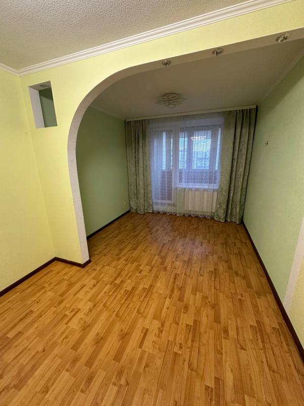 Long term rent 3 bedroom-(s) apartment Peremohy Avenue 70