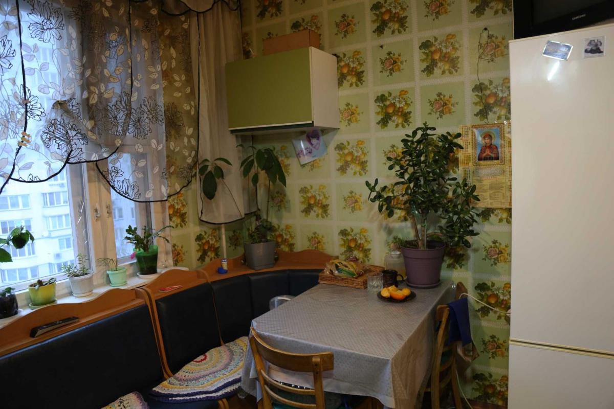 Продаж 3 кімнатної квартири 72 кв. м, Харківське шосе 154