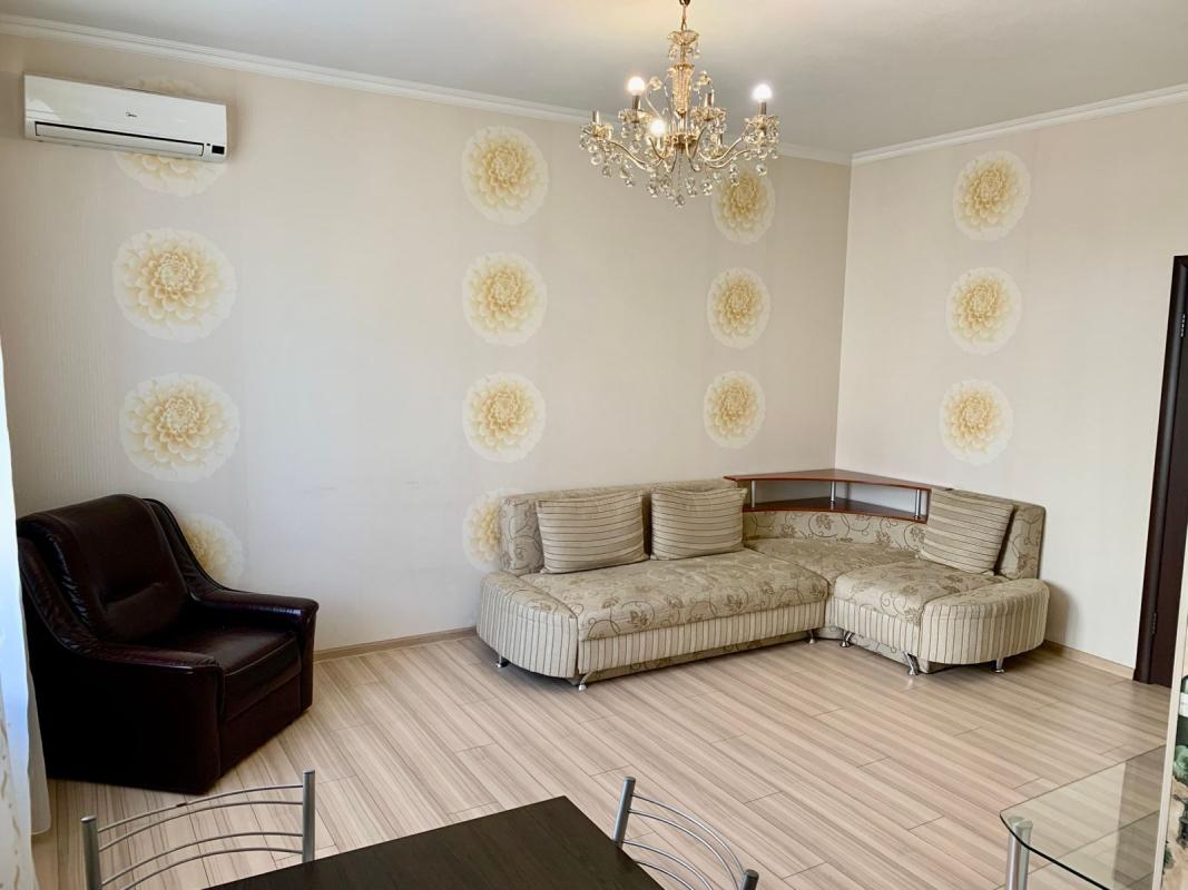 Продаж 3 кімнатної квартири 67 кв. м, Маршала Бажанова вул. 1