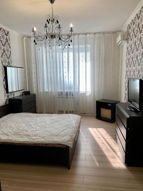 Продаж 3 кімнатної квартири 67 кв. м, Маршала Бажанова вул. 1