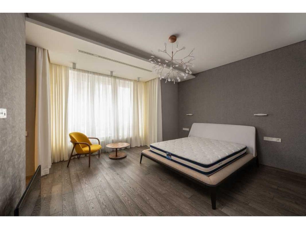 Long term rent 3 bedroom-(s) apartment Instytutska Street 20/8