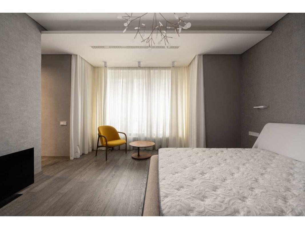 Long term rent 3 bedroom-(s) apartment Instytutska Street 20/8