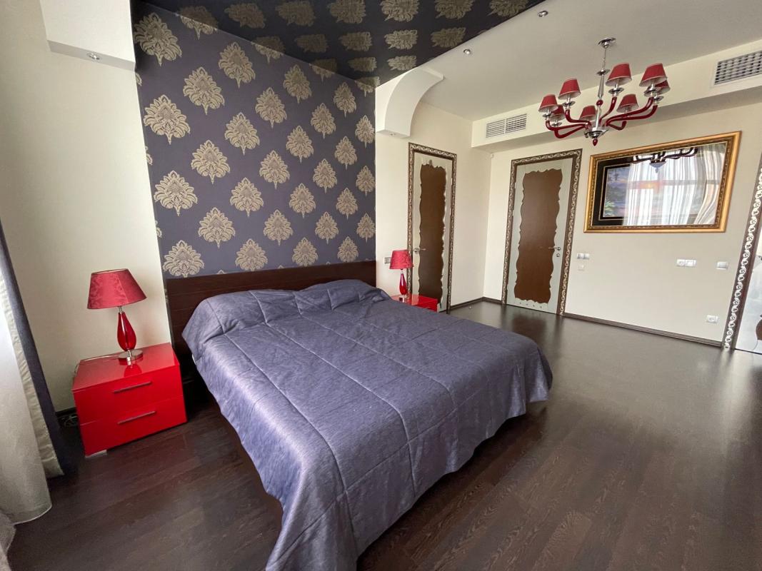 Long term rent 5 bedroom-(s) apartment Lesi Ukrainky Boulevard 7б