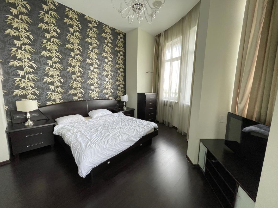 Long term rent 5 bedroom-(s) apartment Lesi Ukrainky Boulevard 7б