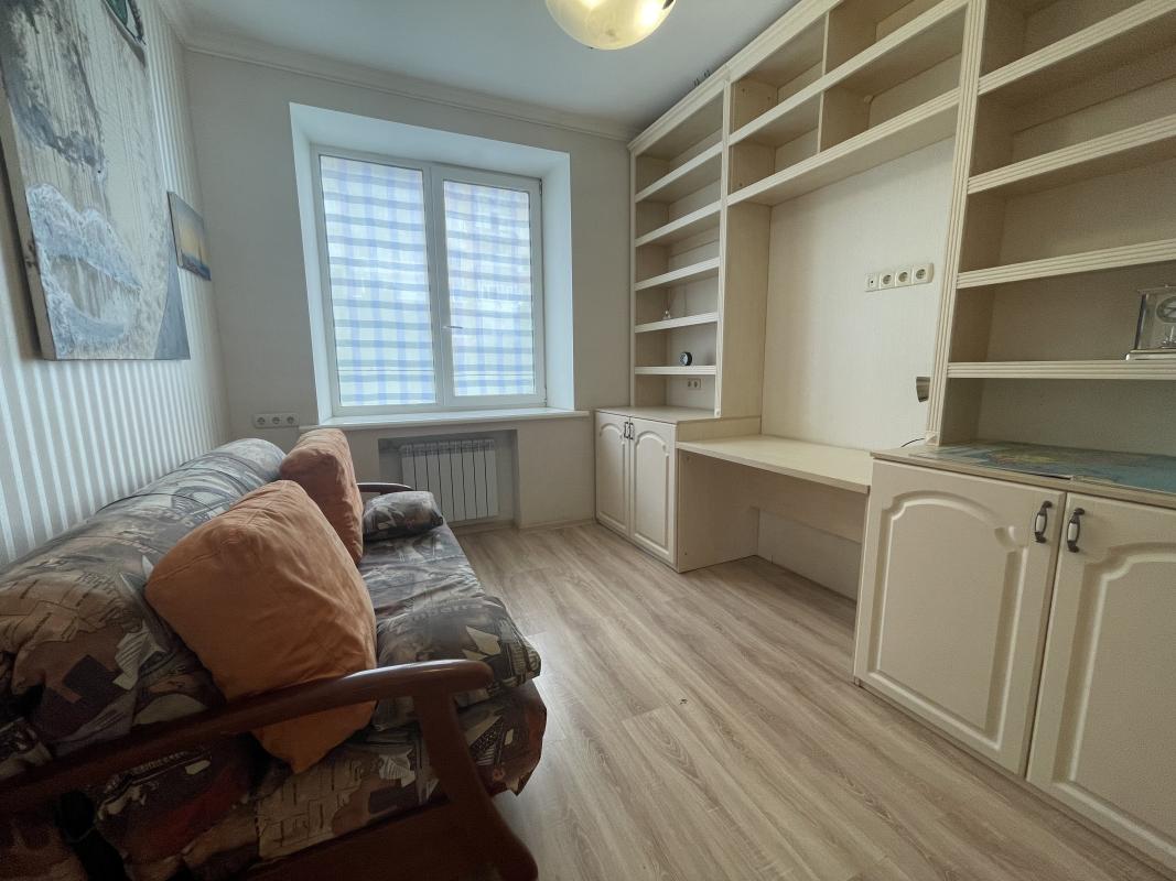 Long term rent 3 bedroom-(s) apartment Pushkinska Street 67/69