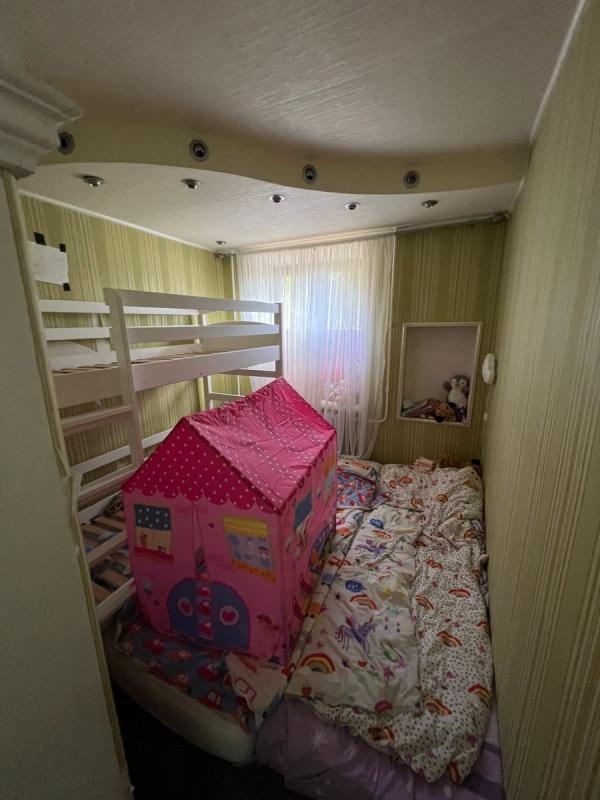 Продаж 4 кімнатної квартири 76 кв. м, Космонавтів вул. 7а