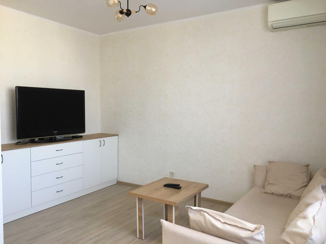 Sale 1 bedroom-(s) apartment 40 sq. m., Kharkivske Road 15а