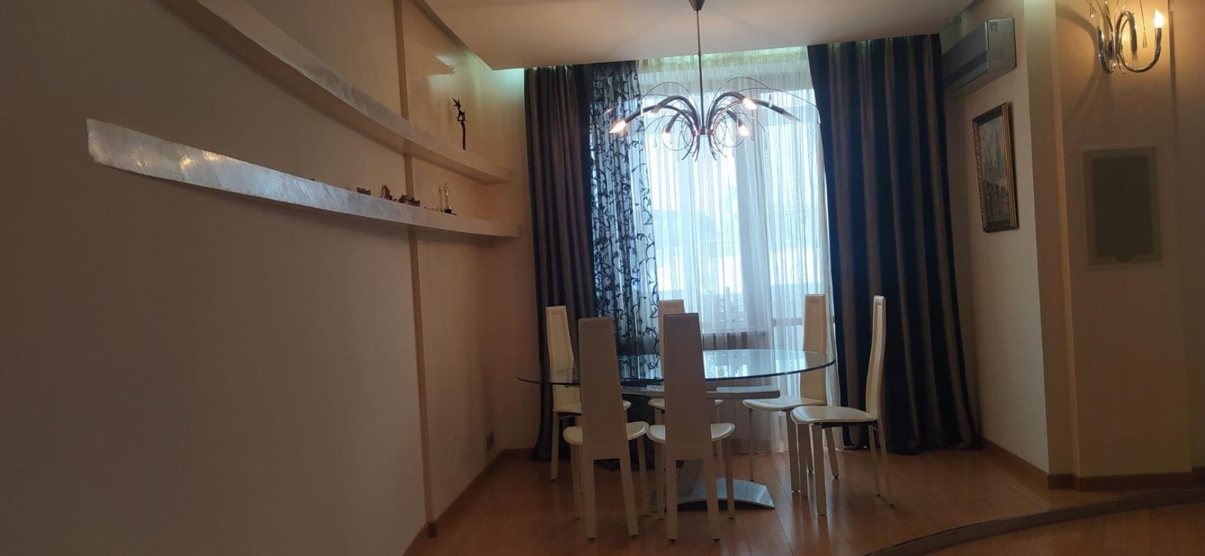 Long term rent 2 bedroom-(s) apartment Universytetska Street 35/2