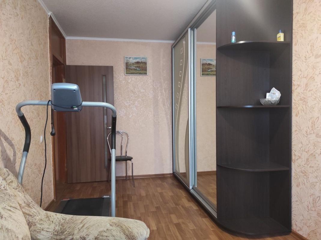 Long term rent 2 bedroom-(s) apartment Kharkivskykh Dyviziy Street 18