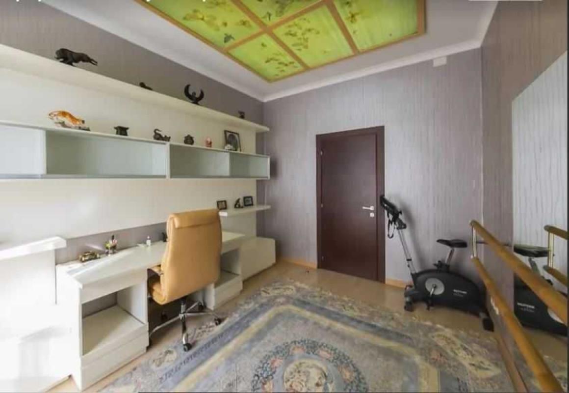 Long term rent 4 bedroom-(s) apartment Liuteranska Street 10а