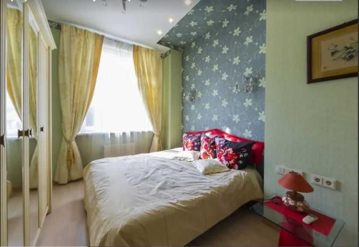 Long term rent 4 bedroom-(s) apartment Liuteranska Street 10а