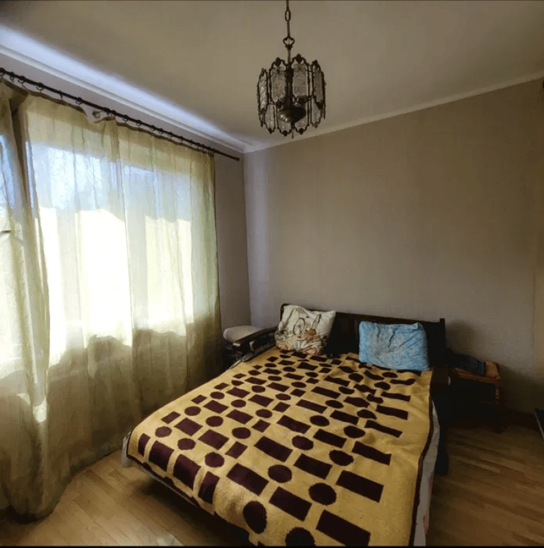 Продаж 3 кімнатної квартири 90 кв. м, Сумська вул. 73