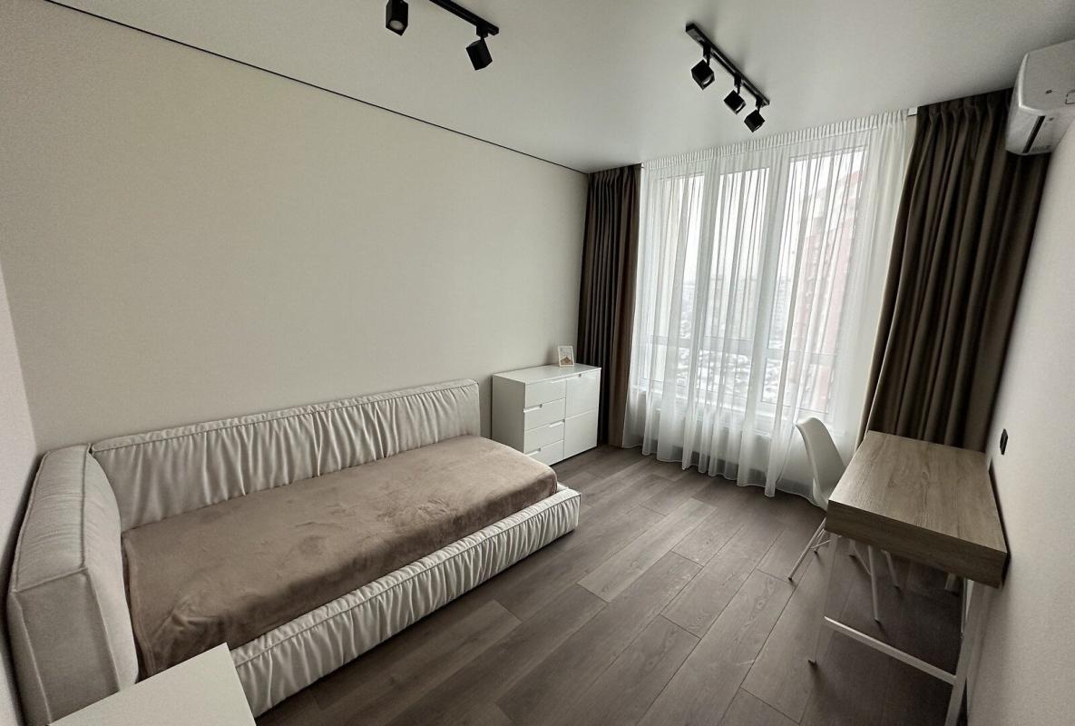 Sale 3 bedroom-(s) apartment 82 sq. m., Kakhovska Street 62а