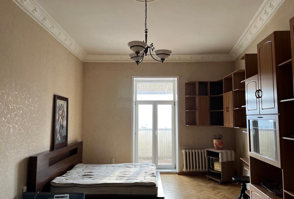 Продаж 2 кімнатної квартири 64 кв. м, Володимирська вул. 19а