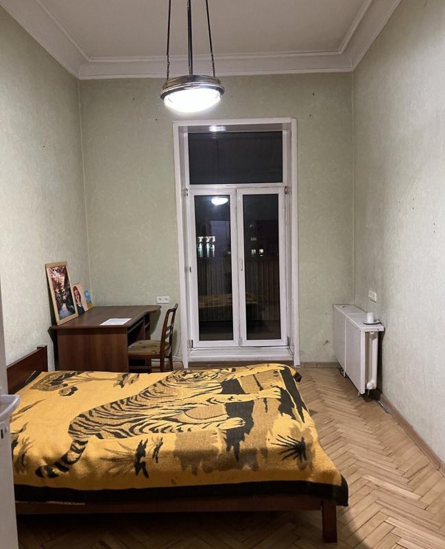 Продаж 2 кімнатної квартири 64 кв. м, Володимирська вул. 19а