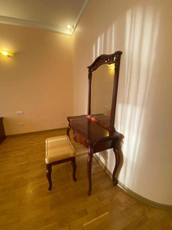 Sale 3 bedroom-(s) apartment 89 sq. m., Dmytrivska Street 69