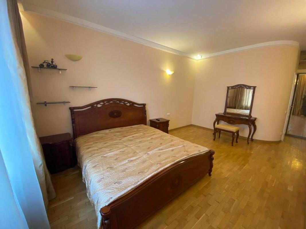 Sale 3 bedroom-(s) apartment 89 sq. m., Dmytrivska Street 69