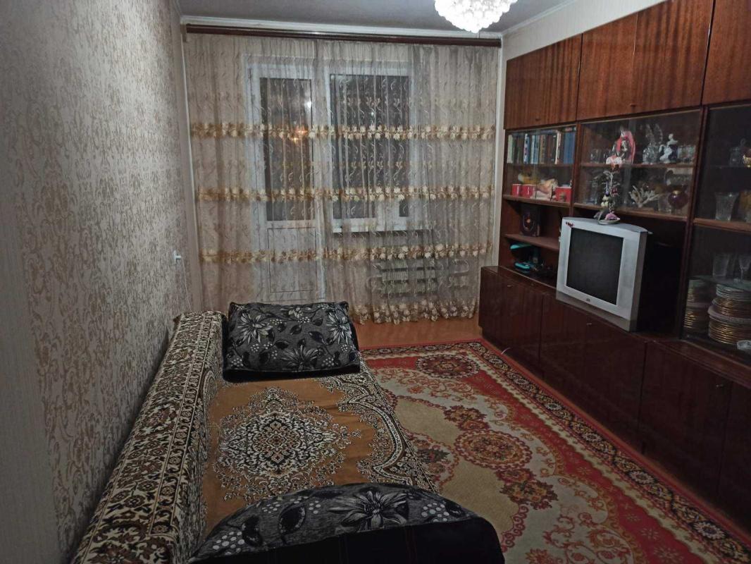Продажа 3 комнатной квартиры 64 кв. м, Амосова ул. 1