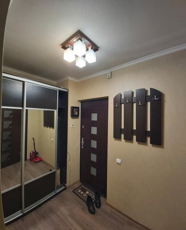 Sale 1 bedroom-(s) apartment 33 sq. m., Heroiv Pratsi Street 4