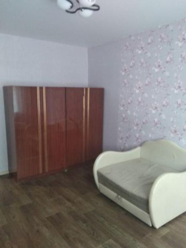 Long term rent 3 bedroom-(s) apartment Traktorobudivnykiv Avenue 107в