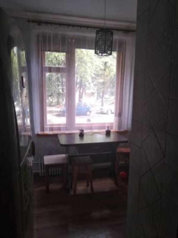 Long term rent 3 bedroom-(s) apartment Traktorobudivnykiv Avenue 107в