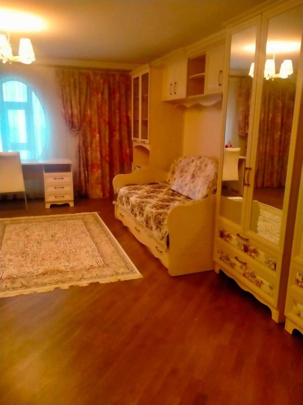 Long term rent 5 bedroom-(s) apartment Vasylia Tiutiunnyka Street (Anri Barbiusa Street) 37/1