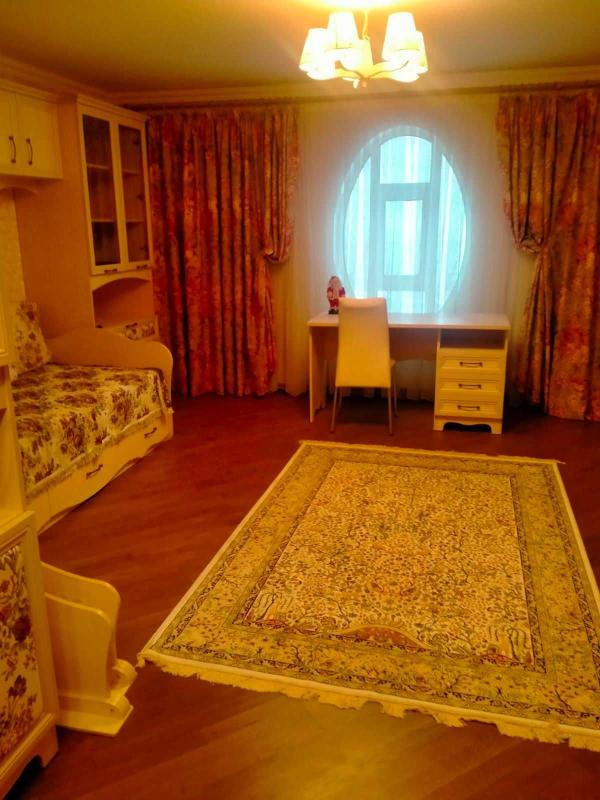Long term rent 5 bedroom-(s) apartment Vasylia Tiutiunnyka Street (Anri Barbiusa Street) 37/1