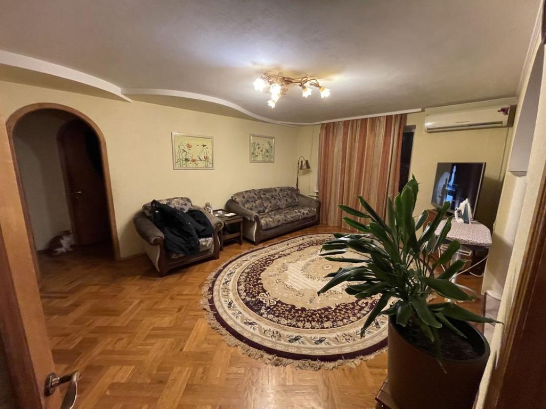 Продаж 2 кімнатної квартири 67 кв. м, Героїв Харкова просп. 95