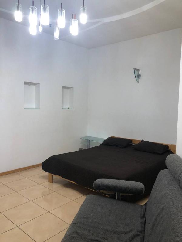 Sale 3 bedroom-(s) apartment 107 sq. m., Korolenka Street 19